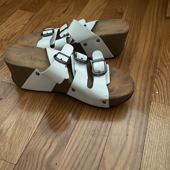 White platform sandals - Picture 2 of 3